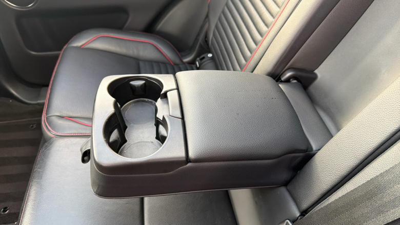 Land Rover Discovery Sport 1.5 P300e R-Dynamic SE 5dr Auto [5 Seat] Station Wagon